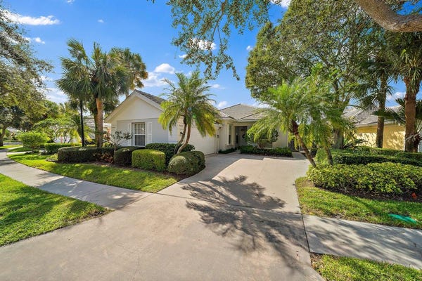 Property photo for 8439 E Garden Oaks Circle, Palm Beach Gardens, FL