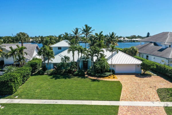 Property photo for 11916 Lake Shore Place, North Palm Beach, FL