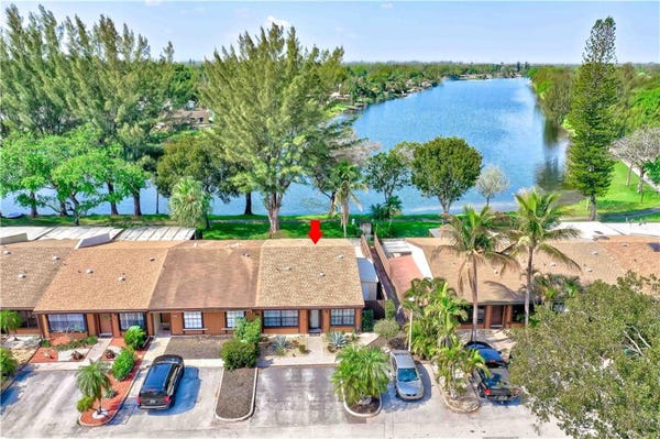 Property photo for 2250 Buttonwood Ave, Pembroke Pines, FL