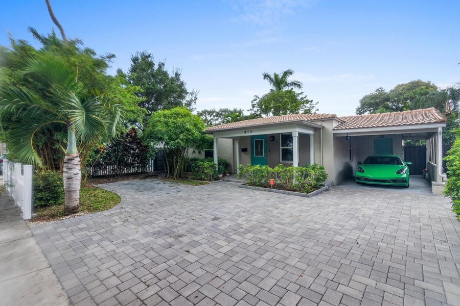 Property photo for 813 SW 9th Ter, Fort Lauderdale, FL