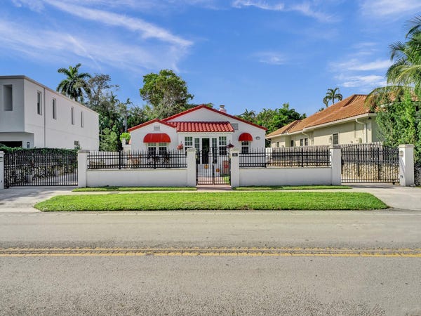 Property photo for 203 N Victoria Park Rd, Fort Lauderdale, FL