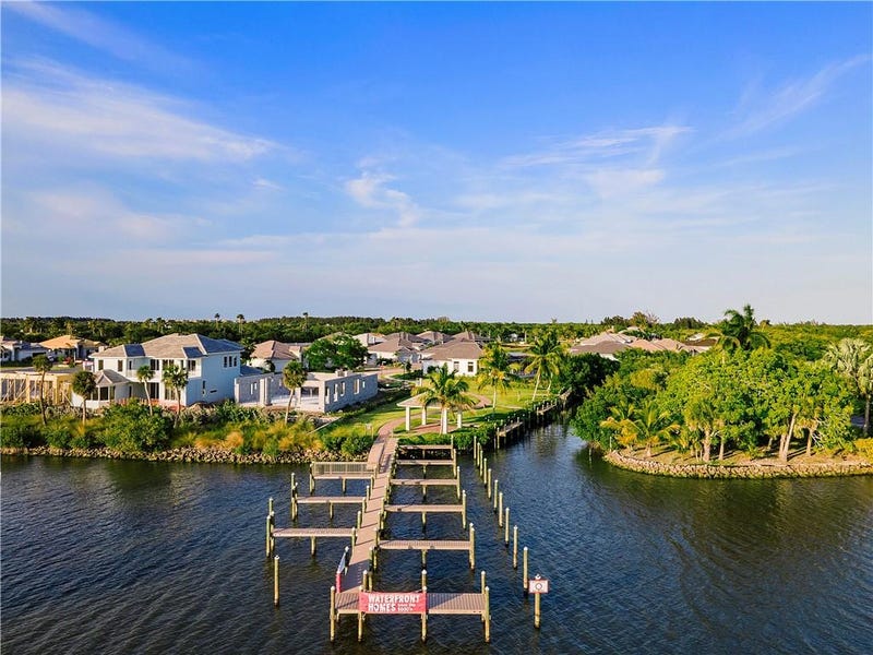 For Sale 9261 Orchid Cove Circle, Vero Beach, FL 32963 2 Beds / 2